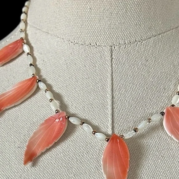 Vintage Boho Mother of Pearl and Shell Necklace.  Very Boho. - Picture 4 of 4